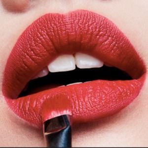 Meet your Posher LipGlosssJunkie